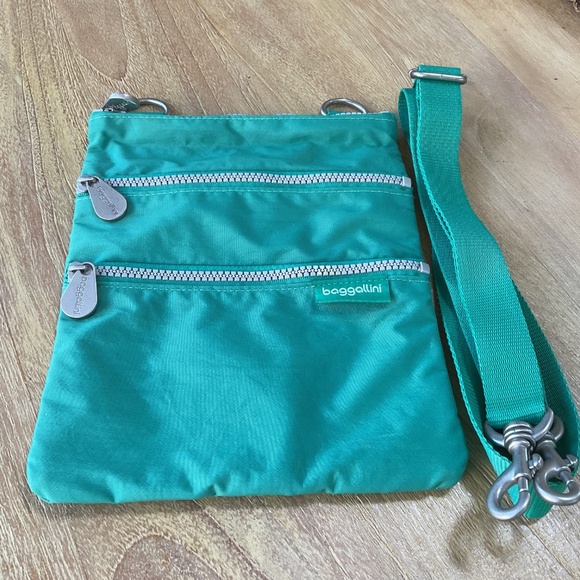 Baggalini Like New Travel Nylon Double-Zip Pocket Crossbody Bag - Picture 4 of 12